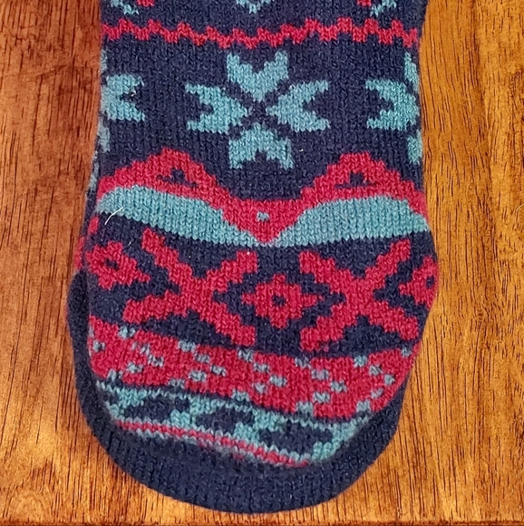 Muk Luks Festive Slipper Socks - Picture 3 of 4